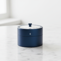 Timer da cucina in metallo opaco su piano in marmo